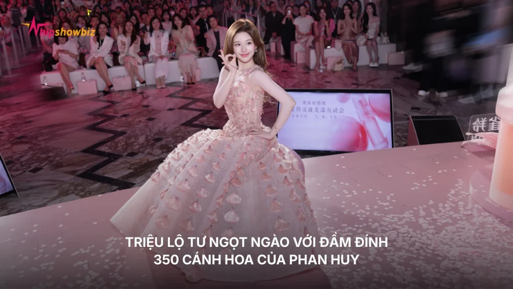 Triệu Lộ Tư ngọt ngào với đầm đính 350 cánh hoa của Phan Huy